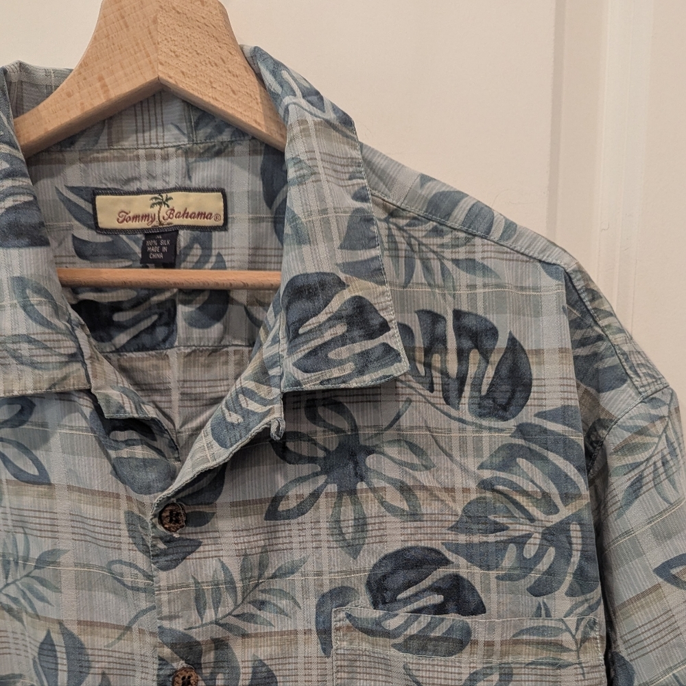 TOMMY BAHAMA 100% Silk Hawaiian Shirt AOP Tropical Beach XL floral blue plaid